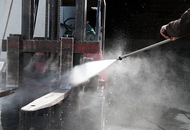 Why Choose Our Certified Pressure Washing Experts for Your Project Needs in Oak Park, MI?